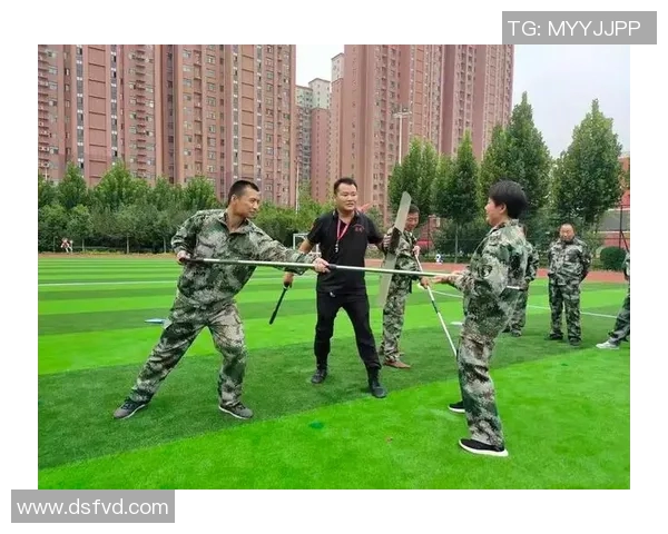 足球明星背后的守护者揭秘他们的保安团队与职业生涯的关系